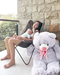 Deretan Foto Jessica Iskandar Momong Baby Dom, Hot Mom Pamer Body Langsing Pasca Melahirkan Anak Keduanya