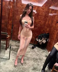 Deretan Foto Mirror Selfie Adinda Bakrie, Hot Mama 3 Anak Pamer Body Goals Bak Masih Gadis