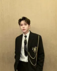 Deretan Foto Ryeowook yang Viral Saat ke Bandung, Pose di Depan Gedung Sate - Jalan Braga