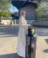 Deretan Foto Yuni Shara Tampil Berhijab Saat Lakukan Ibadah Umrah, Penampilannya Bikin Pangling Pamer Pesona Cantik!