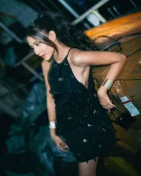 Deretan Hasil Photoshoot Terbaru Shenina Cinnamon, Gorgeous Abis dengan Dress Hitam!