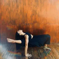 Deretan Pose Yoga Shareefa Daanish yang Bikin Ngilu, Badannya Super Lentur Meski Sudah Berusia 40 Tahun