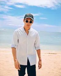 Deretan Potret Afgansyah Reza Bersantai Liburan di Bali, Berenang Pamerkan Dada Bidang