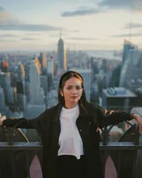 Deretan Potret Cantik Enzy Storia, Artis Blesteran Populer Yang Hobi Ngelawak