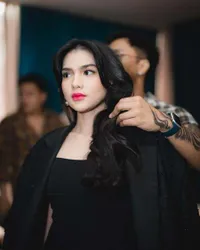 Deretan Potret Davina Karamoy Bergaya Cewek Mamba, Outfit Serba Hitam Tapi Cantiknya Tak Padam