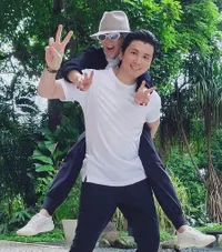 Deretan Potret Syahrini Saat Digendong Belakang Sama Reino Barack, Bahagia Dimanja Suami dan Selalu Mesra