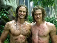 Deretan Seleb Bareng Stuntman-nya Ini Mirip Banget, Awas Tertipu!
