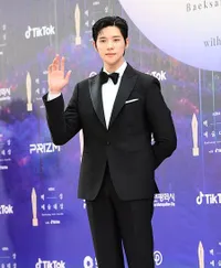 Deretan Seleb Ganteng yang Tampil Rapi di Red Carpet Baeksang Arts Awards 2023, Ahjussi dan Oppa Kesayangan Kita Semua