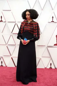 33 Foto Selebritis Hollywood di Red Carpet Oscar, Ada yang Bawa 'Jantung' - Hingga Bumil Cantik