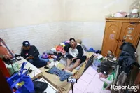 Idap Penyakit Komplikasi, Ini 8 Potret Fahmi Bo yang Sempat Dibantu oleh Nikita Mirzani - Diantar ke Dokter hingga Dibayari Kos Selama Setahun