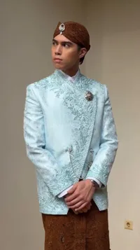 Detail Beskap El Rumi dan Kebaya Syifa Hadju Saat Sungkeman dan Siraman, Biru Langit Jadi Pilihan
