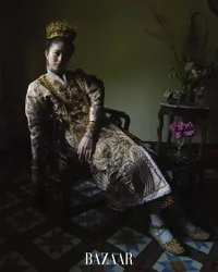 Detail Gaun Pengantin Transgender Cantik Nong Poy, Memakai Batik Kuno Motif Jawa dan Perhiasan Berumur Ratusan Tahun