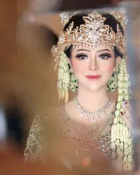 Detail Penampilan Bella Bonita Istri Denny Caknan Saat Pakai Busana Adat Sunda, Netizen Justru Salah Fokus ke Perut