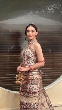 Detail Penampilan Ranty Maria Istri Rayn Wijaya Saat Tea Pai, Anggun dan Mewah