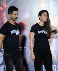 Detik-Detik Kareena dan Shahid Bertemu Lagi, Ciee Sekarang Akur!