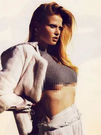 Dewasa! Pose Underboob Dari Rihanna Sampai Lara Stone Bikin Gerah