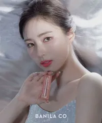 Dewi Visual, 10 Potret Shin Se Kyung yang Bikin Pangling dengan Rambut Silver - Cantiknya Nggak Nyata Bak Karakter AI