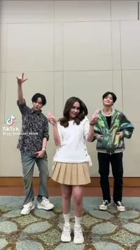 Di-notice BLACKPINK Saat Konser, Intip Potret Ayu Ting Ting dan Bilqis Wujudkan Impian Para Fans Foto - Joget TikTok Bareng Member TREASURE