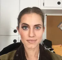 Di Balik Make Up Tebal Para Seleb, Inilah Wajah Cantik Mereka