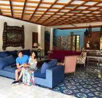 Di Hong Kong dan Bali, Farah Quinn Digandeng Pacar Bulenya