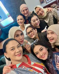 Dian Nitami - Bella Saphira, 8 Potret Geng Arisan Artis Top 90an: Awet Dari ABG hingga Kini Punya Anak Remaja