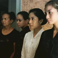 Dian Sastro dan 'Keluarga Kartini', Pakai Kebaya Cantik Alami