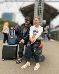 Sering Dianggap Couple Goal, 8 Potret Adam Suseno Ternyata Akui Pernah Minder Saat Jalan Bareng Inul Daratista, Punya Quality Time Unik Bareng Istri