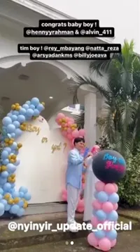 Dibandingkan Saat Bersama Larissa Chou, Ini 8 Potret Gender Reveal Alvin Faiz dan Henny Rahman yang Tuai Cibiran: Bikin Malu Mendiang Ayahnya!