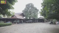 Dibangun di Halaman, Seperti Ini Deretan Potret Rumah Makan Betawi Milik Mandra yang Nyaman Banget