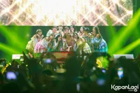 Dibanjiri WOTA, 10 Potret JKT48 Guncang Panggung Kapanlagi Buka Bareng BRI Festival 2024 - Sapa Penonton dengan Semangat