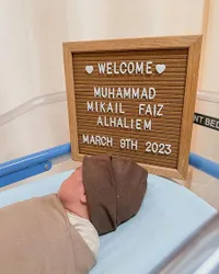 Diberi Nama Malaikat, 10 Potret Baby Mikail Anak Alvin Faiz yang Wajahnya Masih Disembunyikan - Makin Gemuk Karena Nyusu Terus