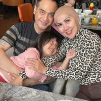 Diberi Panggilan Spesial, Potret Ferry Irawan Momong Vania Anak Angkat Venna Melinda yang Sudah Cocok Jadi Ayahnya
