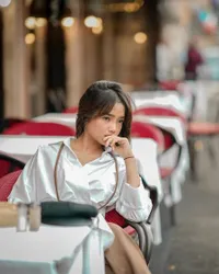 Diduga Berseteru dengan Marissya Icha, Ini 8 Potret Fuji Nikmati Liburan di Eropa - Soal Eks Karyawan yang Bongkar Chat-nya?