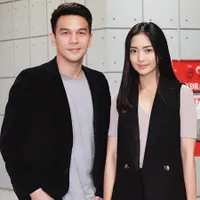 Diduga Terlibat Cinlok, 8 Potret Kedekatan Jonathan Frizzy dan Ririn Dwi Ariyanti yang Jadi Sorotan - Momen Boncengan Mesra Curi Perhatian