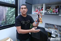 Didukung Tantri Kotak, Intip 10 Potret Koleksi Action Figure Arda Naff - Berharap Tidak Kebablasan