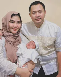 Dihadiri Dewi Perssik, 8 Potret Aqiqah Anak Rosa Meldianti dan Inggil - Baby Nawla Tersenyum Manis