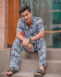 Dihujat karena Adegan Pelukan dan Isu Dugem, 8 Potret Teuku Ryan Suami Ria Ricis yang Kini Disorot - dari Pegawai BUMN Jadi Artis FTV