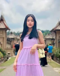 Diingatkan Soal Aurat, 8 Potret Melly Lee yang Tampil Kenakan Crop Top Selama di Bali - Penampilannya Dibandingkan dengan Lesti