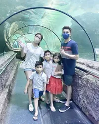 Diisukan Bakal Cerai, Dhena Devanka Posting Foto Liburan Bareng Jonathan Frizzy dan Anak - Bikin Lega Netizen 
