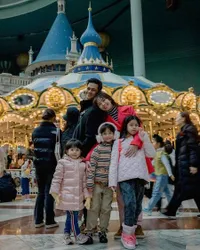 Dijuluki Tulang Punggung Komedi, 8 Potret Surya Insomnia yang Family Man Abis - Netizen Rebutan Daftar Jadi Anak Angkat