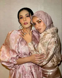 Dikabarkan Berseteru, 8 Momen Hangat Nindy Ayunda dan Olla Ramlan - Sosialita Berkelas yang Selalu Kompak!