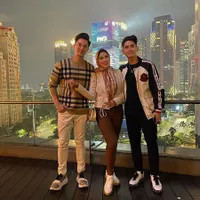 Dikabarkan Dekat Dengan Ferry Irawan, Intip 9 Potret Hangat Venna Melinda Bareng Anak-Anaknya - Bakal Punya Papa Baru?
