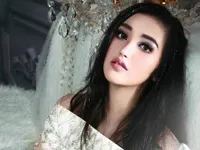 Dikabarkan Dekat Mischa Chandrawinata, Ini Cantiknya Ranty Maria