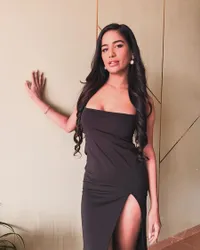 Dikabarkan Meninggal Dunia, 8 Potret Poonam Pandey Artis Kontroversial India yang Kematiannya pun Masih Dipertanyakan