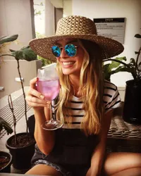 Dikabarkan Nikah Diam-Diam, Intip Kemesraan Margot Robbie & Tom