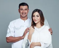 Dikabarkan Sudah Resmi Tunangan, Ini 10 Potret Mesra Ali Syakieb Bareng Margin Wieheerm