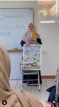 Dikenal Royal ke Mahasiswa, Ini 8 Potret Kenangan Marissa Haque Saat Jadi Dosen Hingga Penguji Doktor - Sempat Singgung Soal Mati Syahid