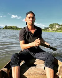 Dikira Pengangguran Pasca Hijrah, Ini 7 Potret Fauzi Baadilla Bintang Film 'MENGEJAR MATAHARI' Kini - Jadi Duda yang Kerap Digoda Lewat DM
