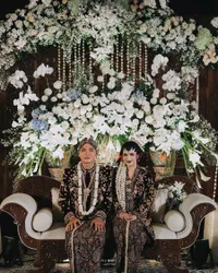 Dikira Syuting Video Klip Ternyata Beneran Nikah, Ini 8 Potret Tri Suaka dan Nabila Maharani Pasca Resmi Jadi Suami Istri - Romantis Berdua di Pantai 