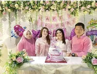 Dimusuhi Karena Stop Jatah Bulanan Demi Nggak Manja, Seperti Ini 8 Potret Kedekatan Via Vallen & Adik-Adiknya